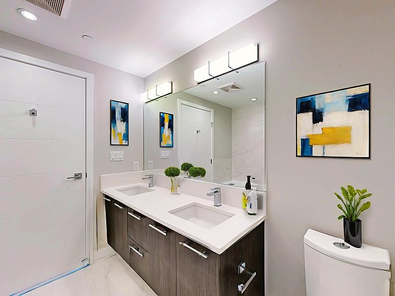 408 677 W 41st Avenue