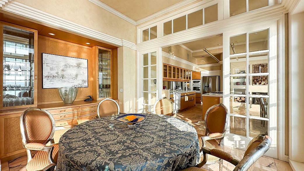 17 1861 BEACH AVENUE, Vancouver BC V7Y 1B8