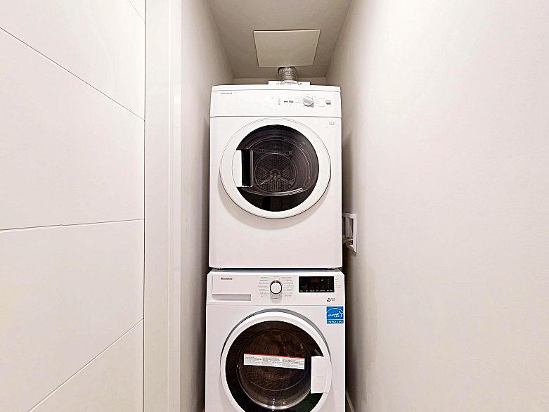 408 677 W 41st Avenue