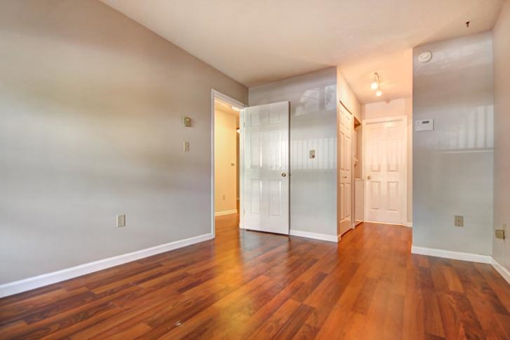 202 1641 WOODLAND DRIVE, Vancouver BC V5L 3S9