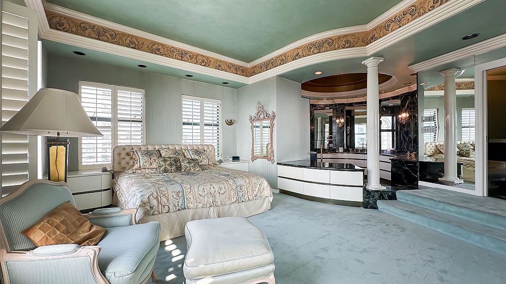 17 1861 BEACH AVENUE, Vancouver BC V7Y 1B8