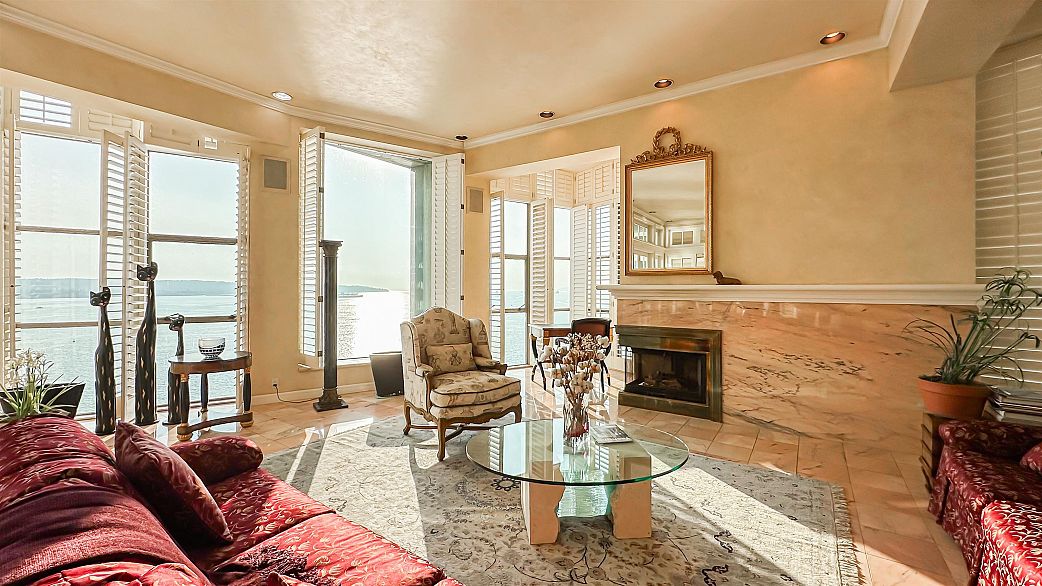 17 1861 BEACH AVENUE, Vancouver BC V7Y 1B8