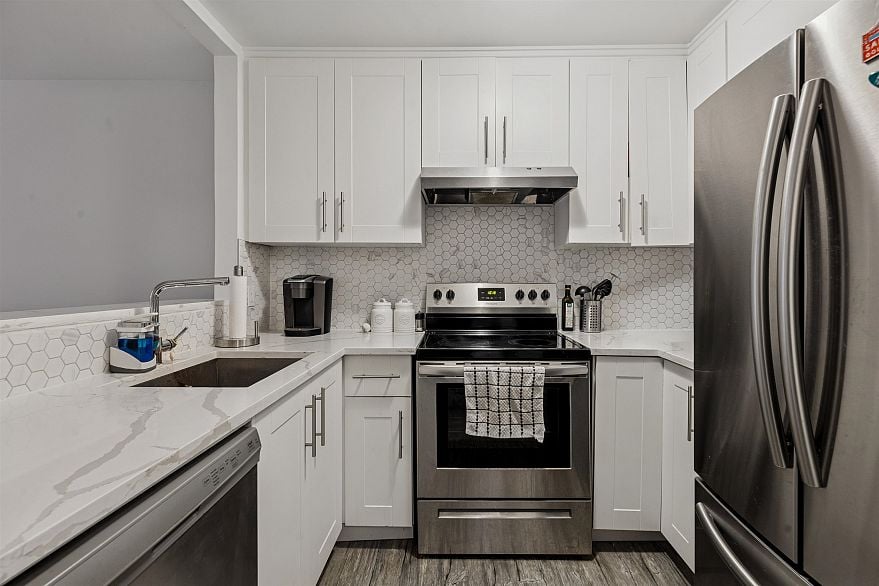 308 1010 Chilco Street