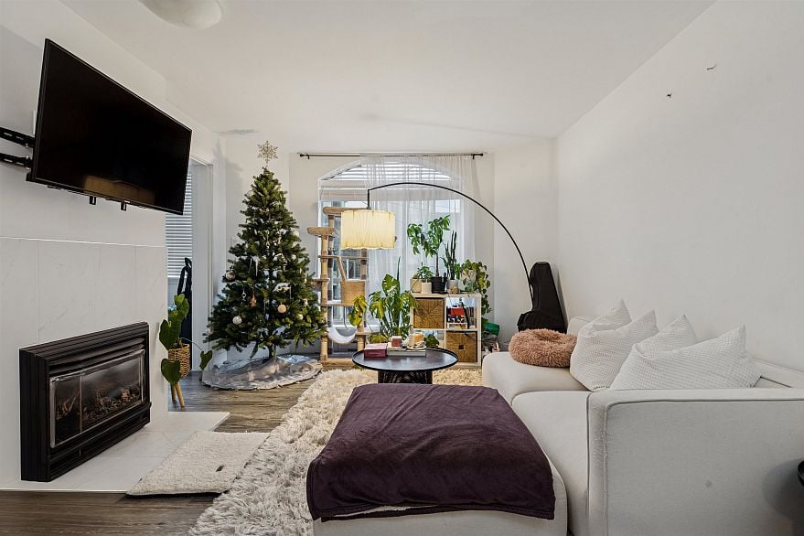 308 1010 Chilco Street