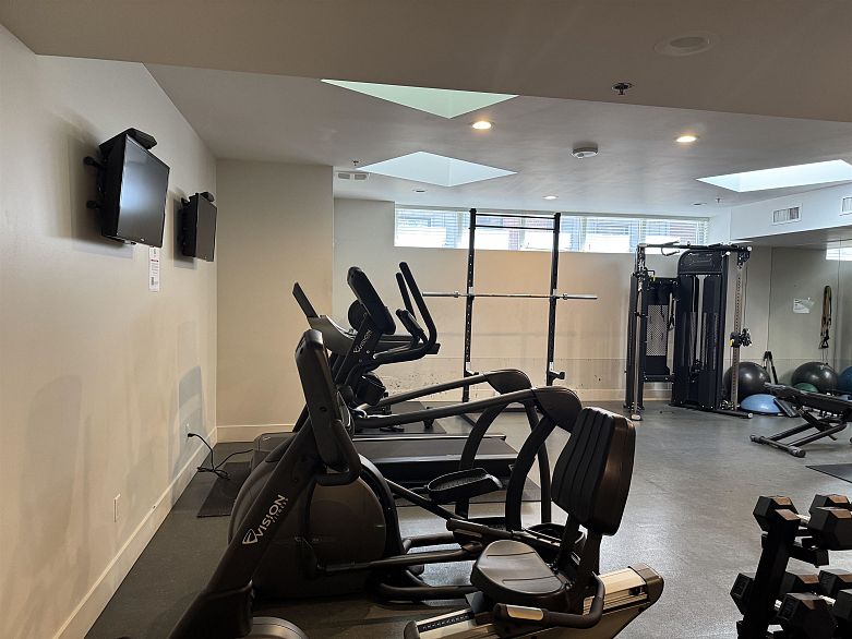 903 2788 Prince Edward Street