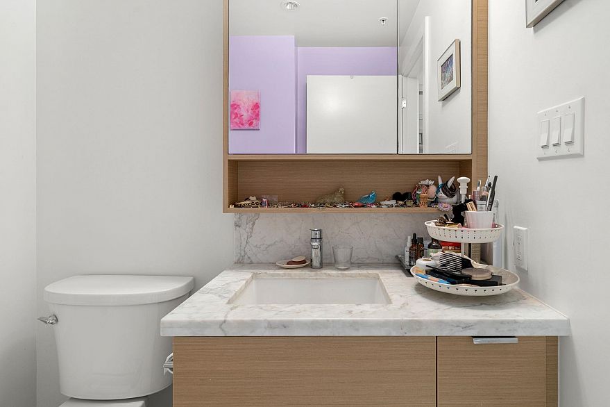 205 4083 Cambie Street