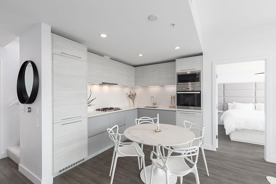 603 523 W King Edward Avenue