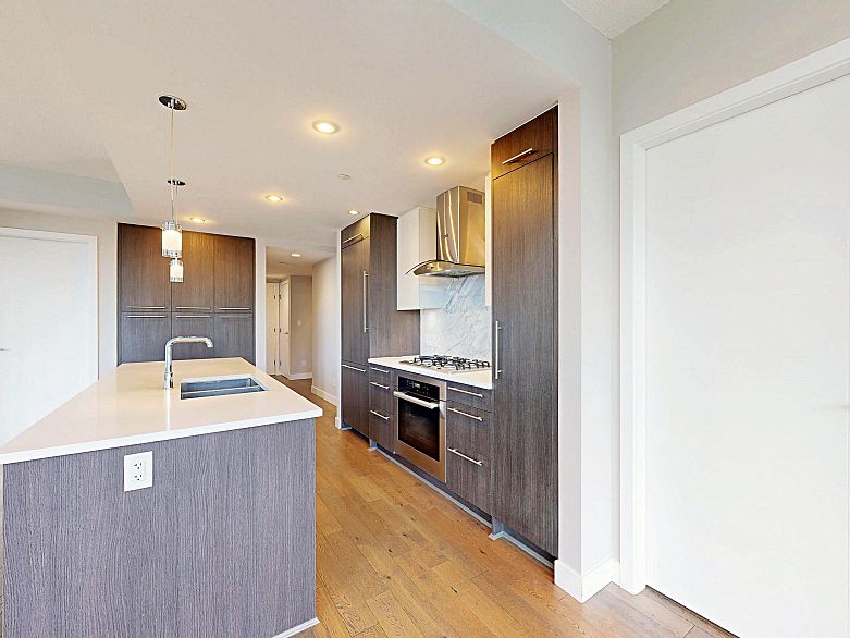 408 677 W 41st Avenue