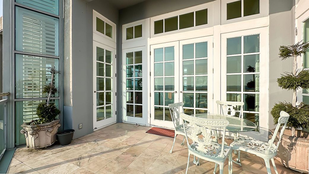 17 1861 BEACH AVENUE, Vancouver BC V7Y 1B8