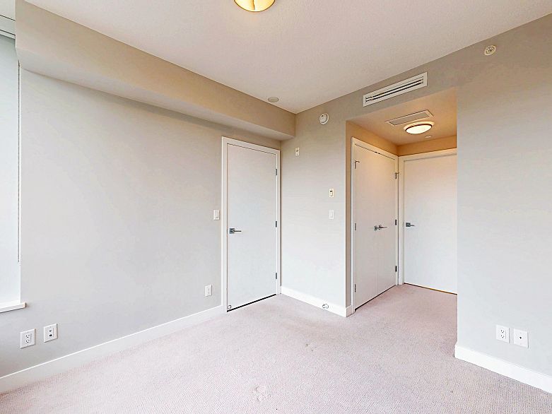 408 677 W 41st Avenue