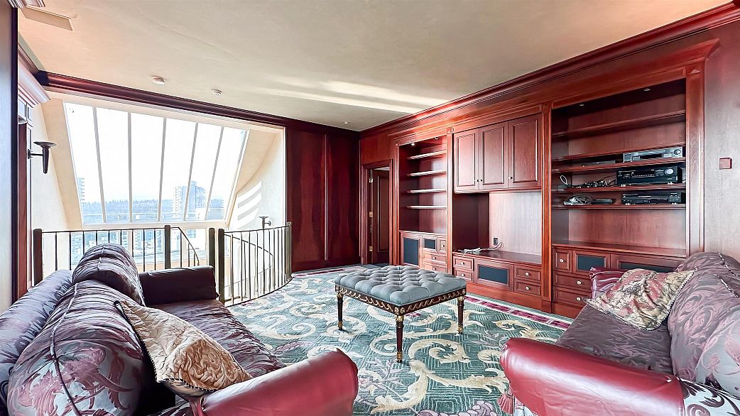 17 1861 BEACH AVENUE, Vancouver BC V7Y 1B8