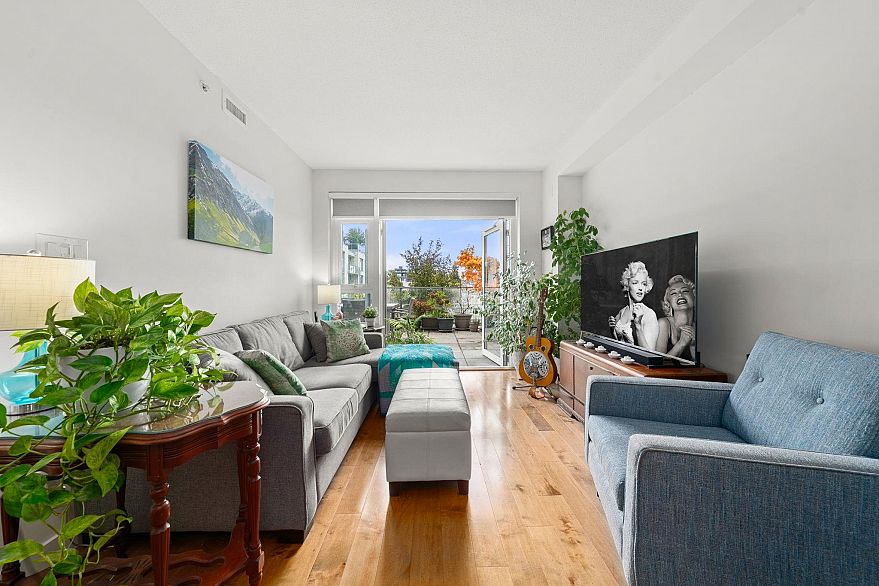 205 4083 Cambie Street