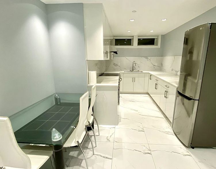 1 4085 W 41st Avenue