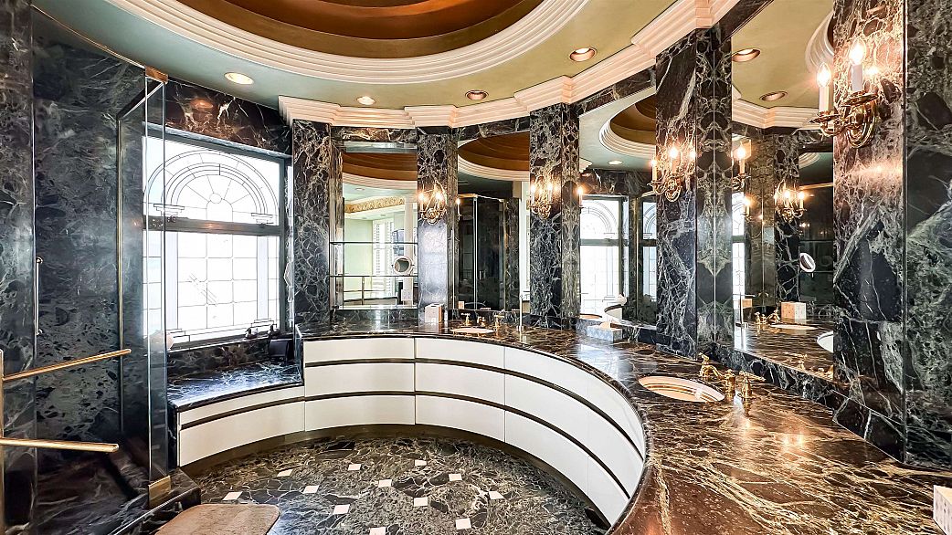 17 1861 BEACH AVENUE, Vancouver BC V7Y 1B8