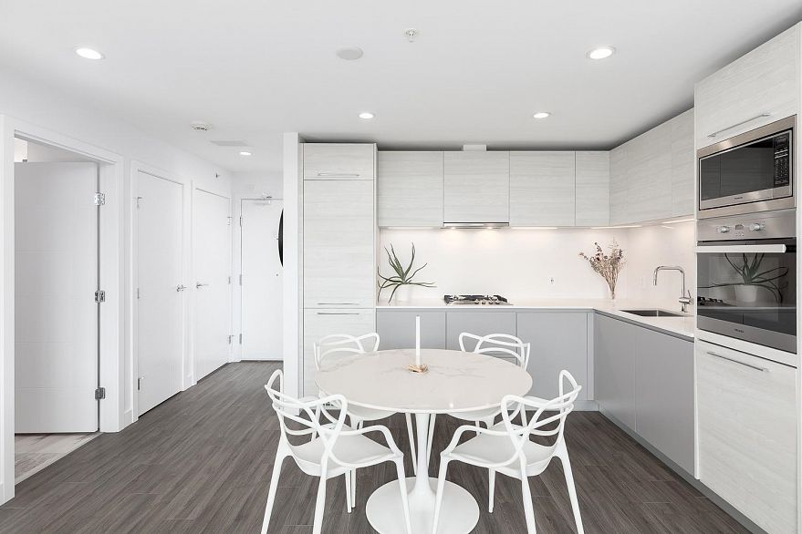 603 523 W King Edward Avenue