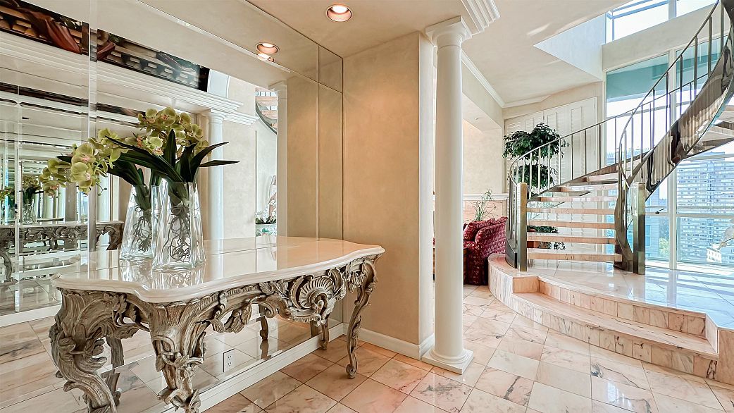 17 1861 BEACH AVENUE, Vancouver BC V7Y 1B8