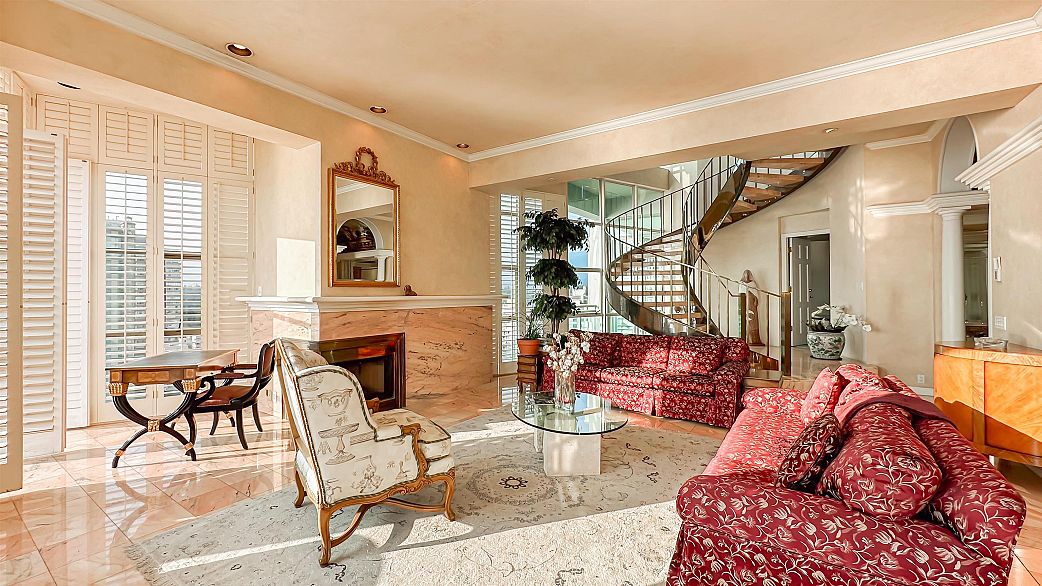 17 1861 BEACH AVENUE, Vancouver BC V7Y 1B8