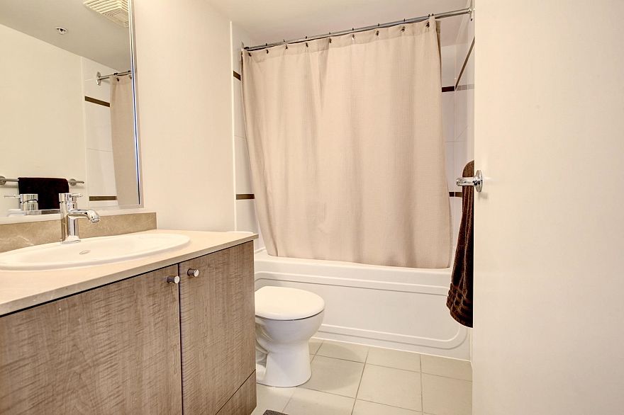 2906 610 Granville Street