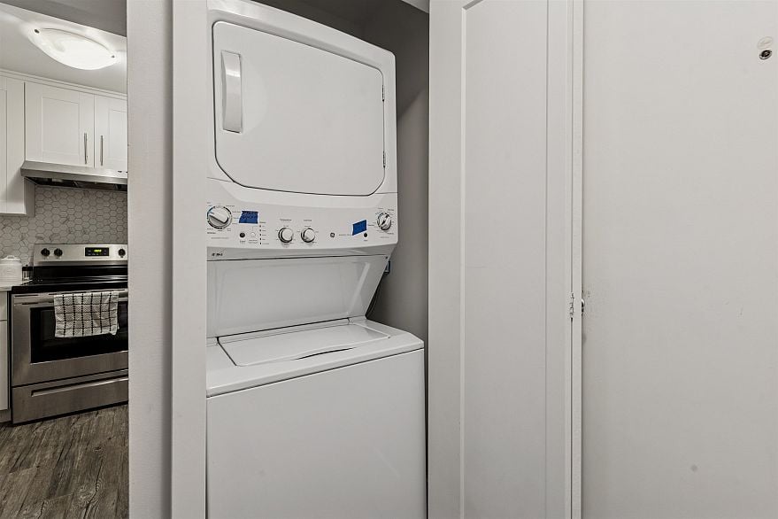 308 1010 Chilco Street