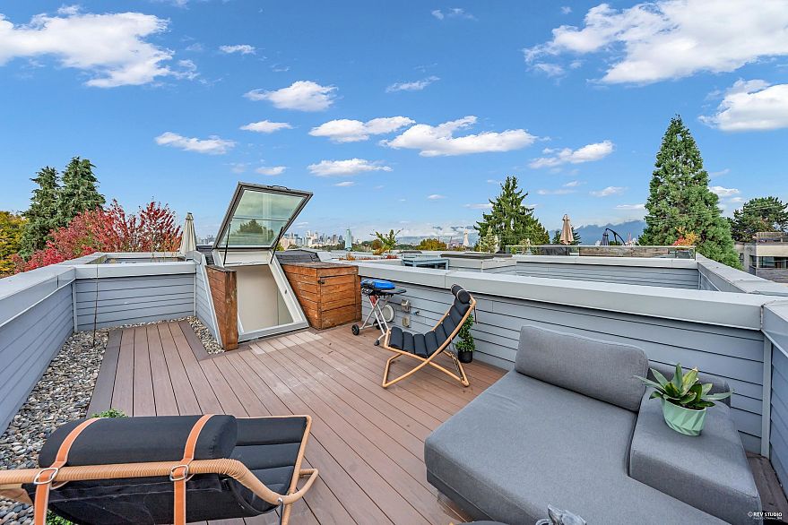 1407 East 1st Street