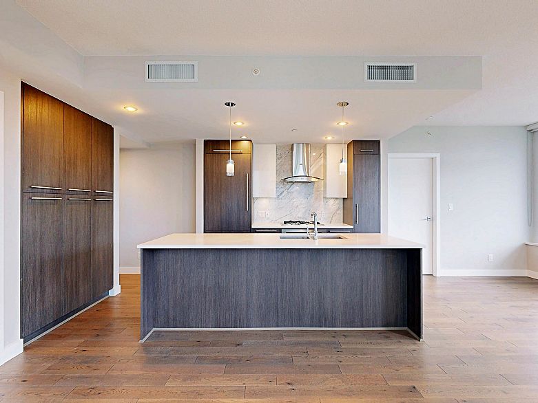 408 677 W 41st Avenue