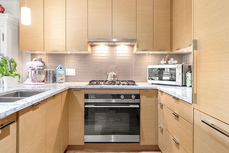 205 4083 Cambie Street