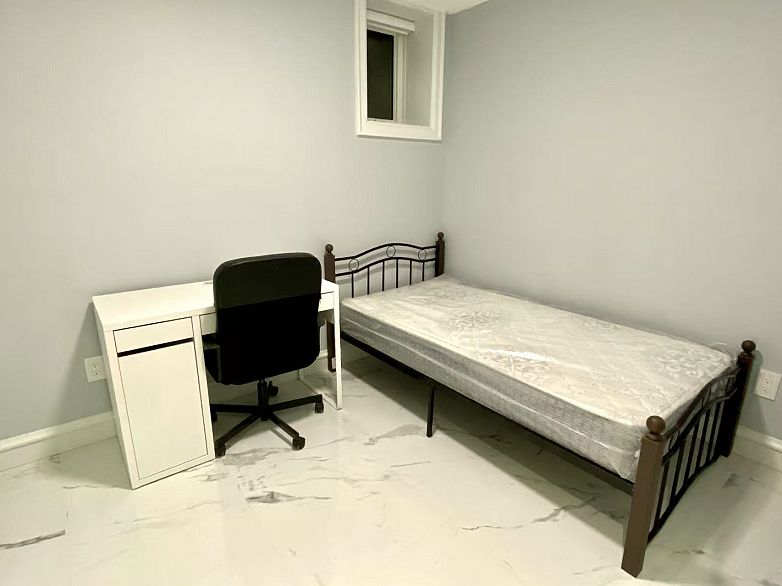 1 4085 W 41st Avenue