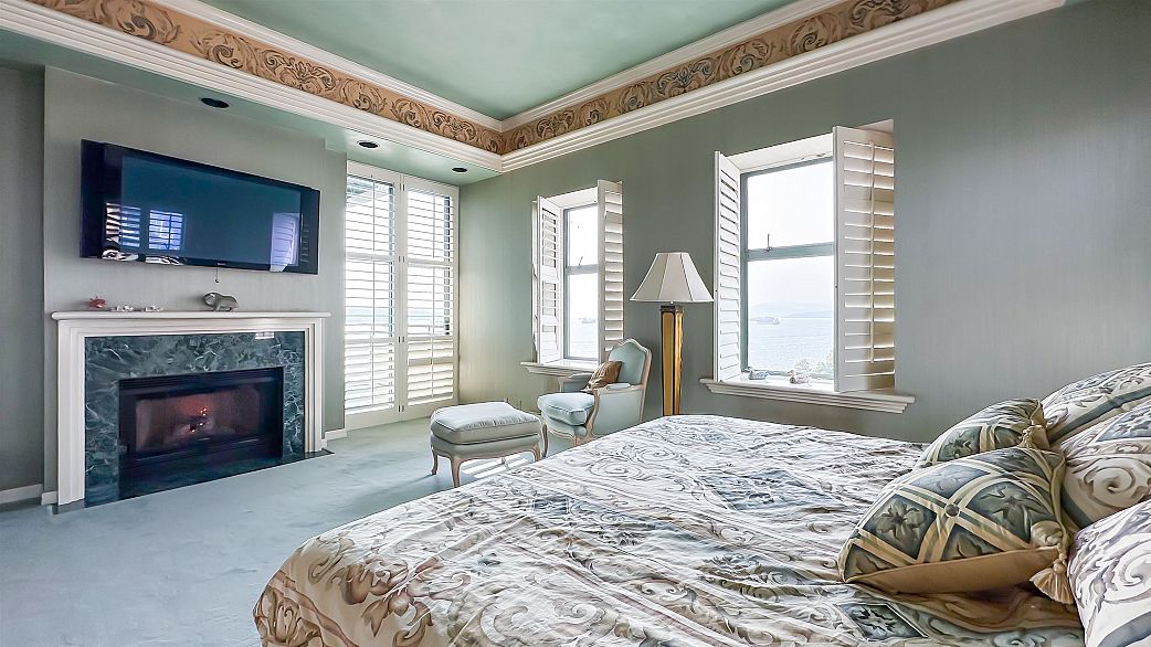 17 1861 BEACH AVENUE, Vancouver BC V7Y 1B8