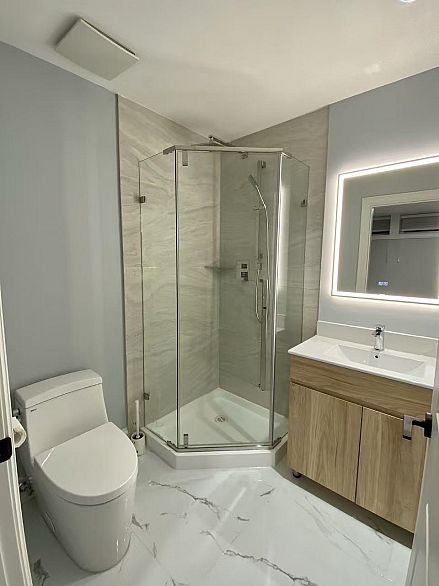 1 4085 W 41st Avenue