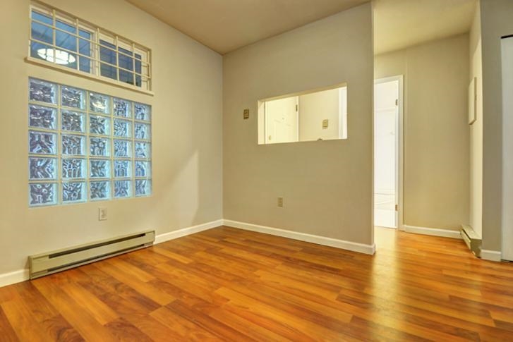 202 1641 WOODLAND DRIVE, Vancouver BC V5L 3S9