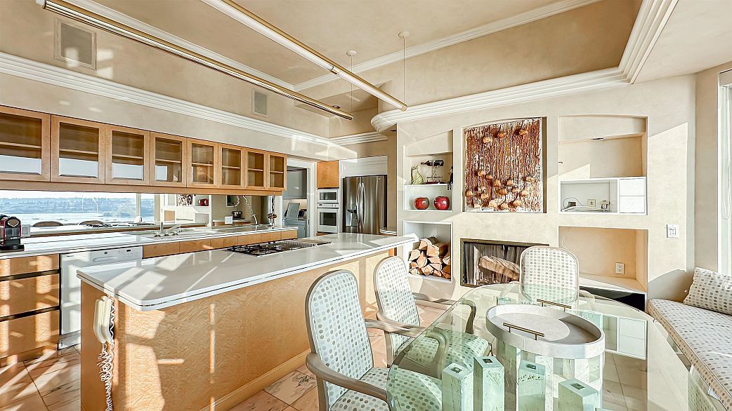 17 1861 BEACH AVENUE, Vancouver BC V7Y 1B8