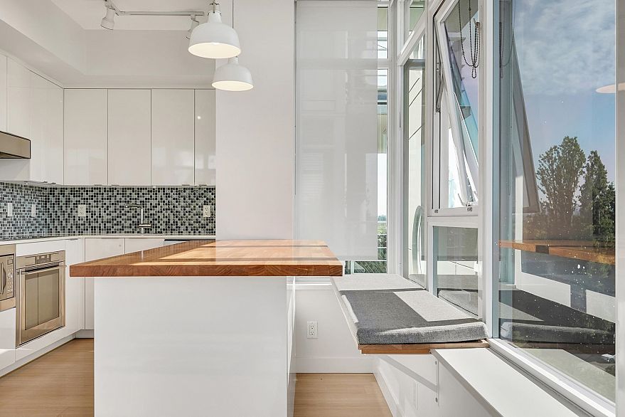 903 2788 Prince Edward Street