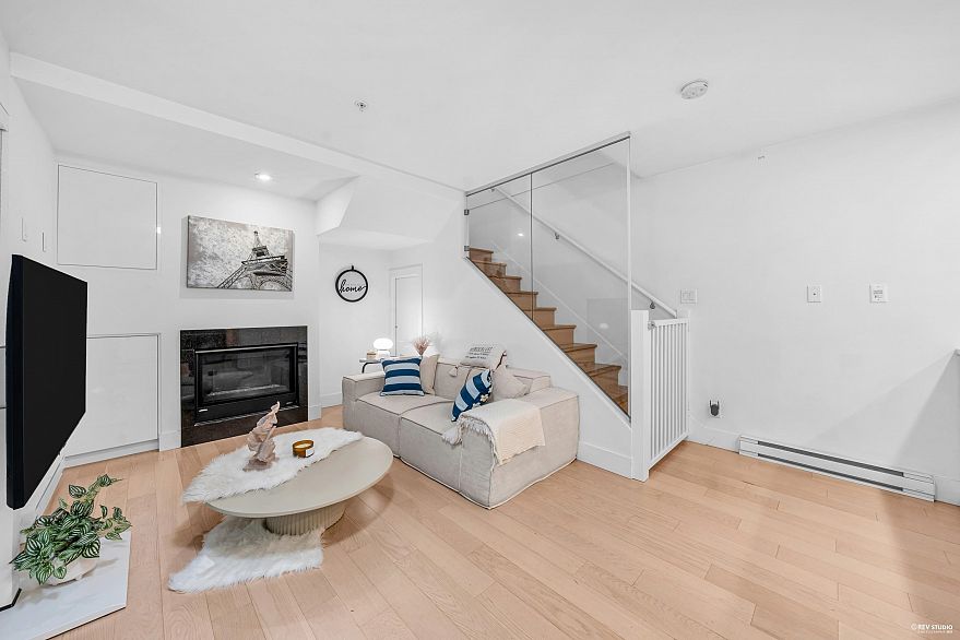 1407 East 1st Street