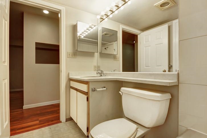 202 1641 WOODLAND DRIVE, Vancouver BC V5L 3S9