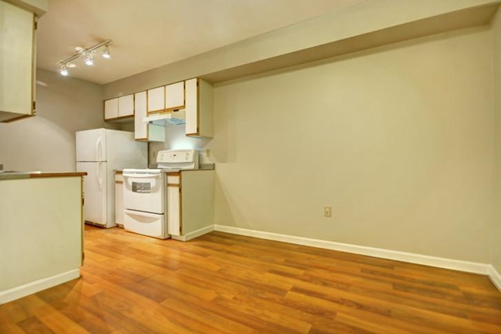 202 1641 WOODLAND DRIVE, Vancouver BC V5L 3S9