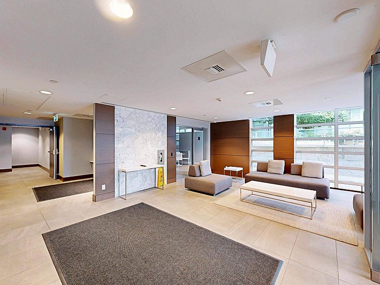 408 677 W 41st Avenue