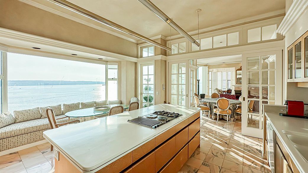 17 1861 BEACH AVENUE, Vancouver BC V7Y 1B8