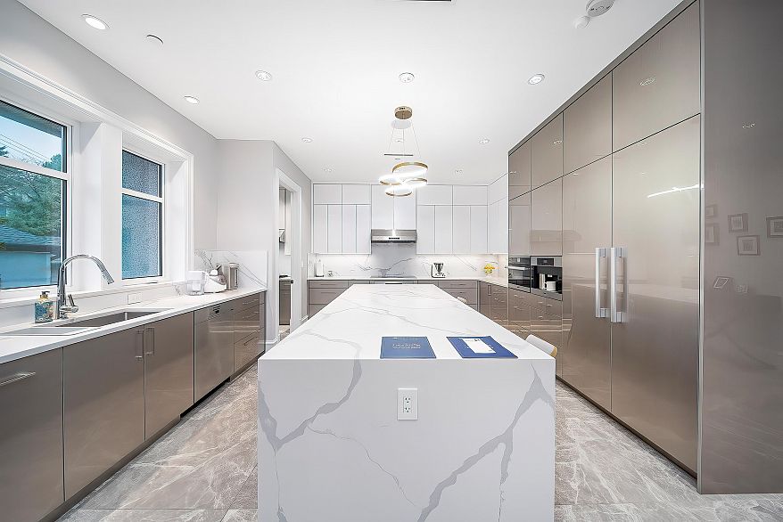 1 4085 W 41st Avenue