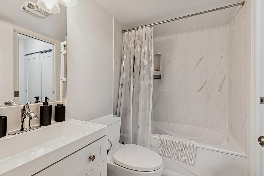 308 1010 Chilco Street