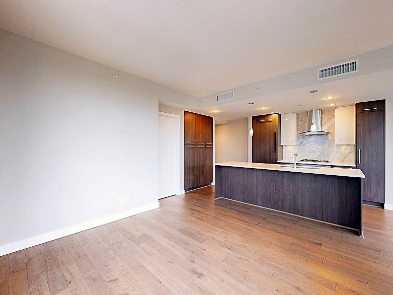 408 677 W 41st Avenue