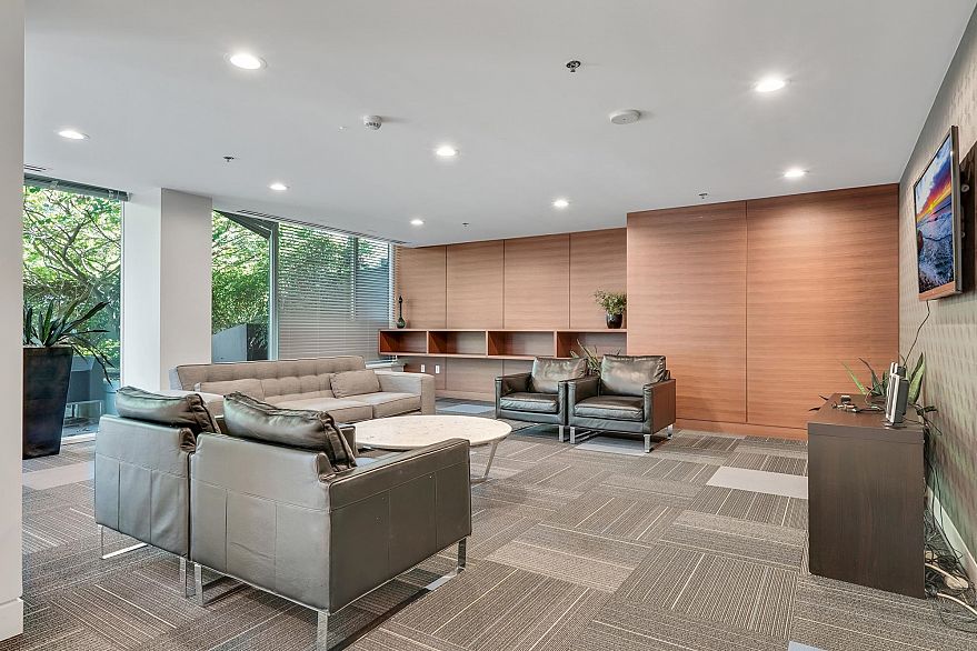 903 2788 Prince Edward Street