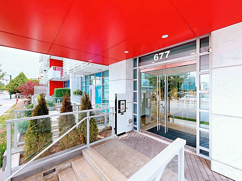 408 677 W 41st Avenue