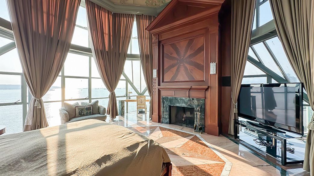 17 1861 BEACH AVENUE, Vancouver BC V7Y 1B8