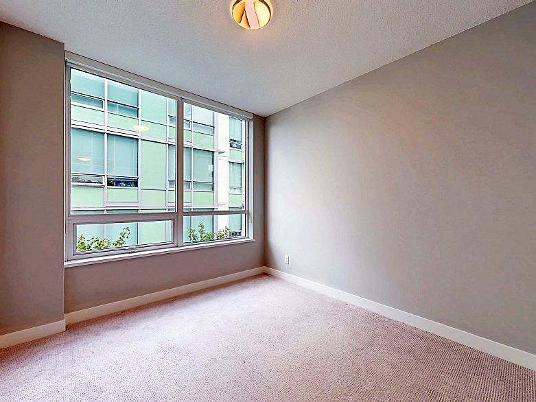 408 677 W 41st Avenue