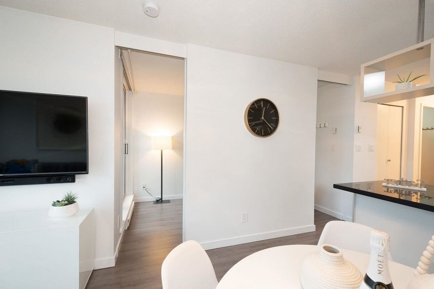 1205 1082 Seymour Street