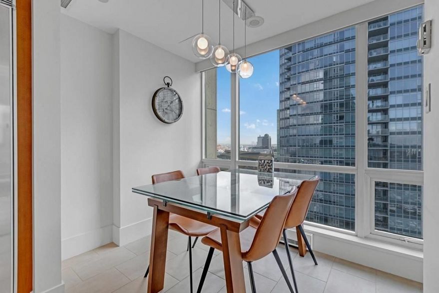 190X 323 JERVIS STREET, Vancouver BC V6C 3P8