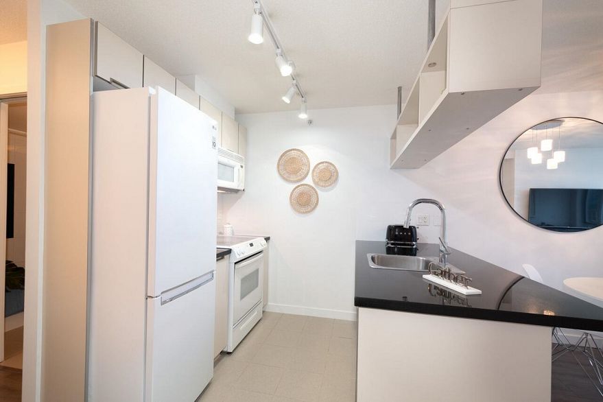 1205 1082 Seymour Street