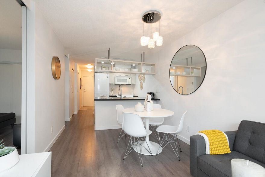 1205 1082 Seymour Street