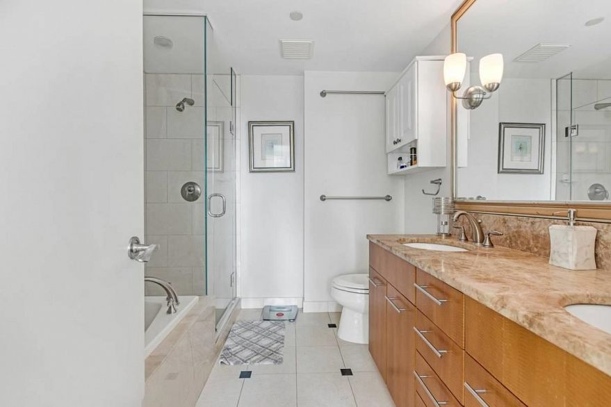 190X 323 JERVIS STREET, Vancouver BC V6C 3P8