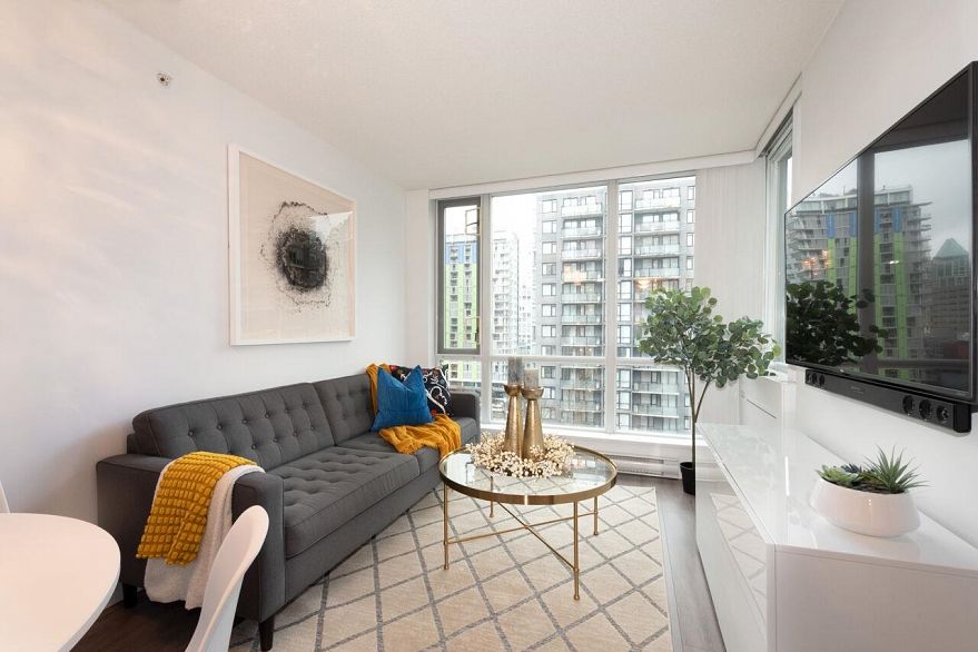 1205 1082 Seymour Street